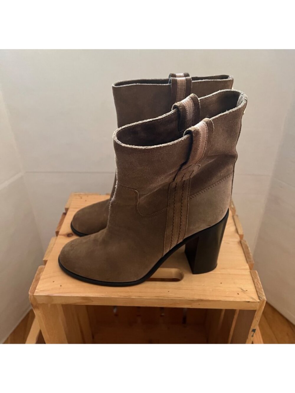 Kate Spade New York Size 9 Tobacco Brown Baise Suede Pull On Heeled Ankle Boots - Picture 8 of 16